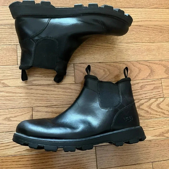 [M9]UGG Black Hillmont Chelsea Leather Boots with Wool Insole - Picture 4 of 11